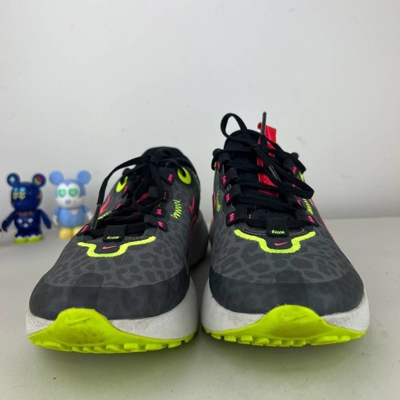 Nike React Escape Run Street Gray Hyper Pink Running Shoes Womens Size: 8.5 - Picture 3 of 9